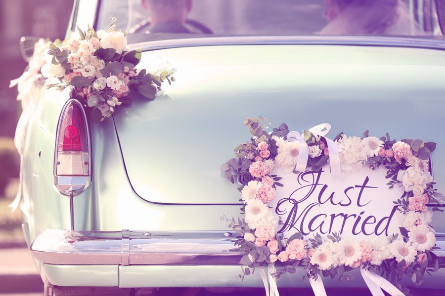 Wedding car with plate "just married".